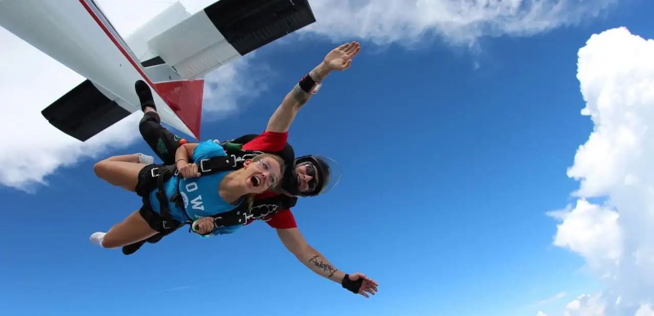 Paraşütle Atlama (Skydiving)