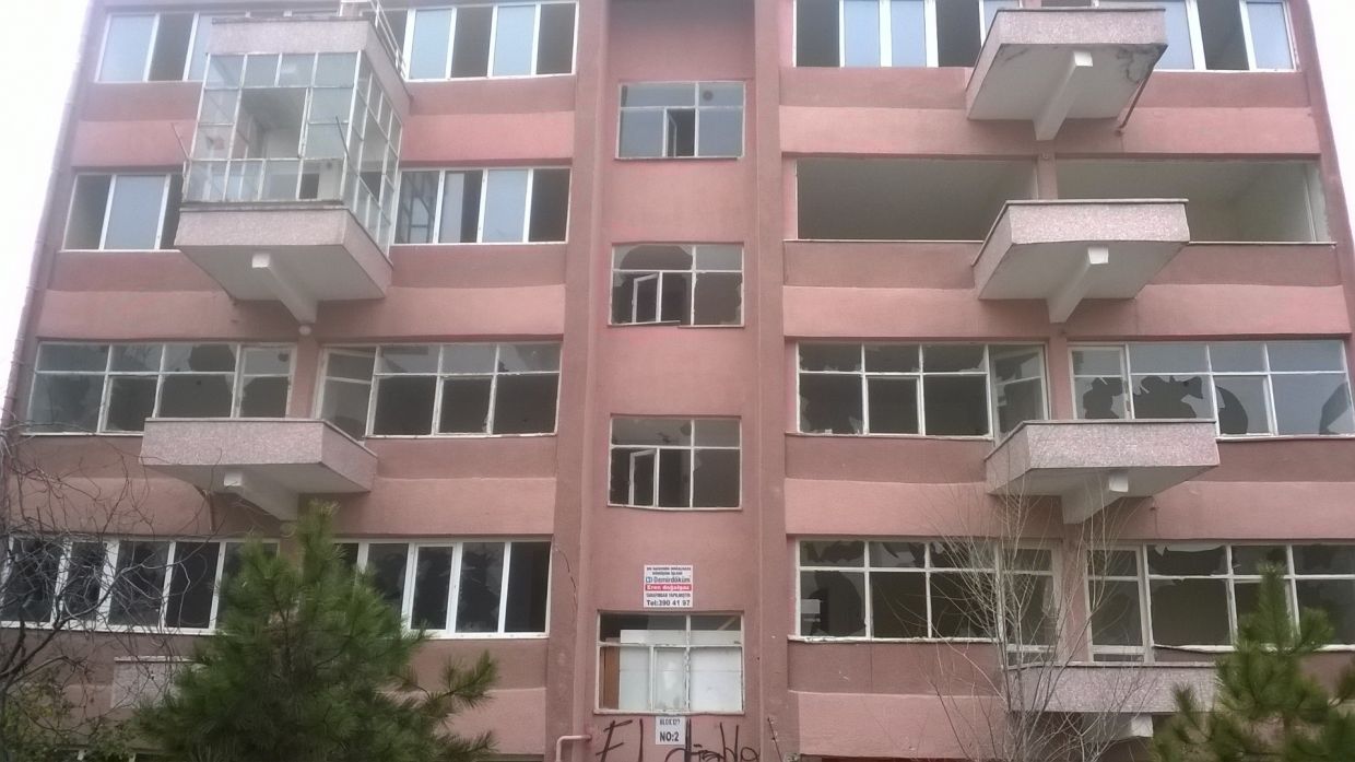 Apartman Dairesinde Ağlatarak Sikiş